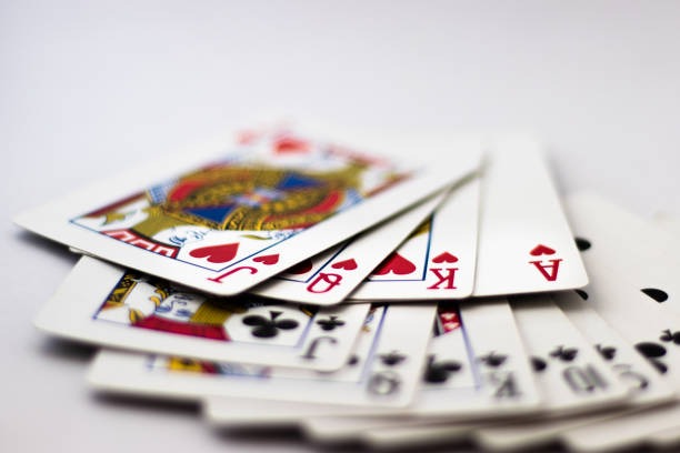 Dragon Tiger card comparison game displayed on king 177 Live Dealer table